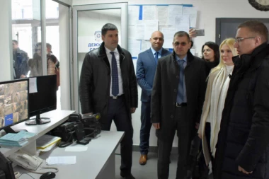 Stefanović obišao tri policijske stanice