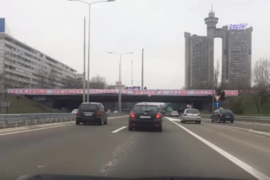 (VIDEO) OVAKO SU BEOGRAĐANI ČESTITALI PUTNU: TRANSPARENT KOD GENEKSA IZAZVAO JAKE EMOCIJE!