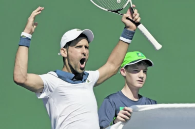 (FOTO) Evo kako je Nole čestitao Uskrs