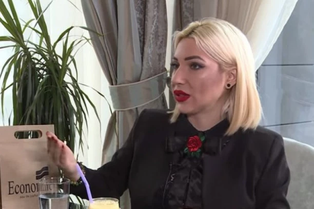 SPECIJALAC! Jovana Jeremić sa PIŠTOLJEM U RUCI, pogodila pravo u metu!