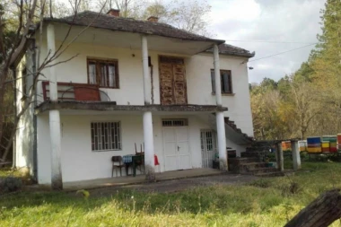 Vlasnik imanja kod Beograda nudi svoj posed vredan 50.000 evra POTPUNO BESPLATNO!