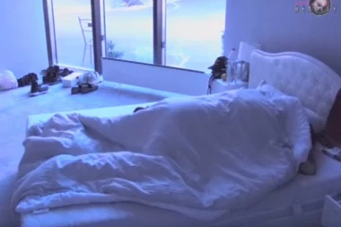 ONA GA MOLILA DA SE OBUZDA: Zadrugari imali žestok S*KS!