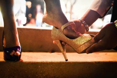 EVO ŠTA SU MU RADILE: Ispovest frajera koji je na sponzoruše dao 100.000 DOLARA!