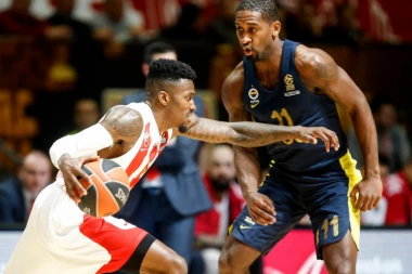 CRVENO BELI JASNI POSLE FENERA: Fokus na meč sa Mornarom