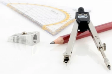 VRŠNJAČKO NASILJE U KRAGUJEVCU: Zabo učeniku šestar u leđa!