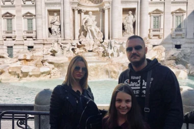 Dejan Petrović proslavio novi spot sa porodicom u Rimu!