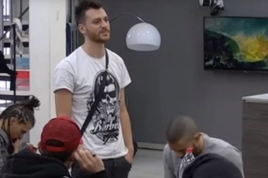 Rekao joj da je k*rva: VOJKE SKOČIO DA BRANI SARU!