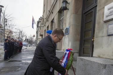 GODIŠNJICA NATO BOMBARDOVANJA: Stefanović položio venac žrtvama MUP-a