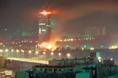 NEMAČKI ADVOKAT TUŽIO CEO BUNDESTAG ZBOG BOMBARDOVANJA 1999!