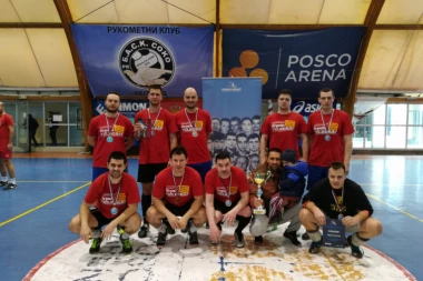 (FOTO) Spski telegraf osvojio trofej na drugi rođendan!