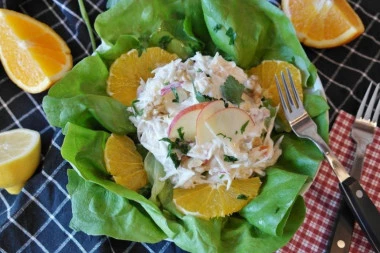 LEKOVITA OBROK SALATA SA ORASIMA!