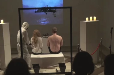 BIZARNO: Letonski umetnik SEKAO LJUDE I TO IM DAVAO DA JEDU!