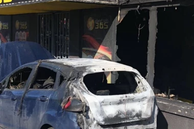 (FOTO) Zapaljena kladionica na Vračaru!