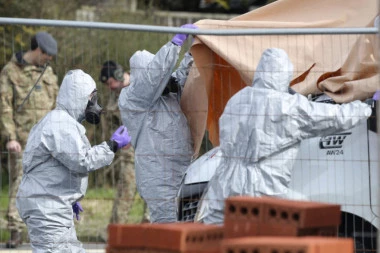 RUSI TVRDE: IMAMO DOKAZE - gas kojim je ubijen Skripalj PROIZVEDEN JE U SAD!