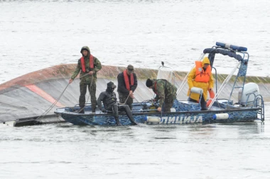 PORODIČNA TRAGEDIJA KOJA NE PRESTAJE! Na jezeru izgubili sina, a pre nekoliko godina preminulo im još jedno dete