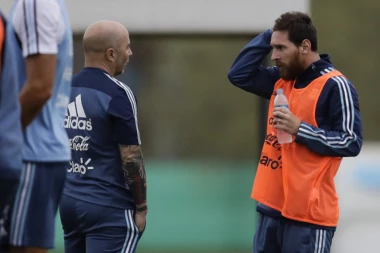 SELEKTOR ARGENTINE: Mesi ima pištolj na glavi! Ako ne osvoji SP biće upucan!