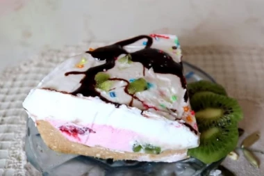 Bez šećera, brašna i pečenja: KOLAČ KOJI OBARA S NOGU!