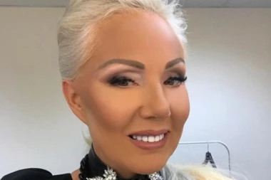 DUGE NOGE: Lepa Brena u 57-oj pokazala svoj naveći ADUT!