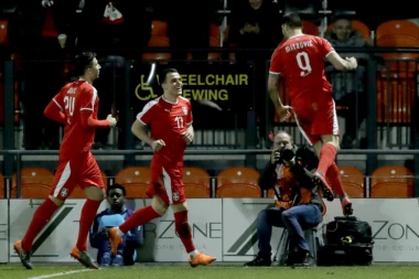 (FOTO) Fudbaleri Srbije pobedili Nigeriju u Londonu