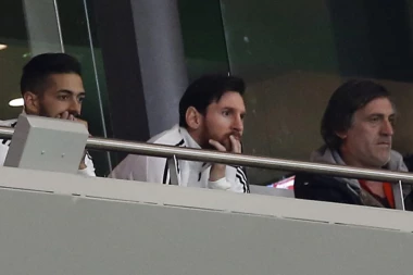 (VIDEO) Španci "oterali" Mesija sa tribina