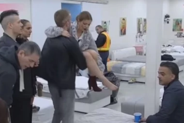 BIO ZAUZET: Sloba nije mogao s Kijom kod lekara, morao da GLEDA LUNU DOK K*KI!