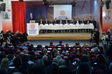 SEDNICA NA KOSOVU - Rakić: Ne dozvolite da budete albanski janjičari, ne ulazite u vojsku Kosova!