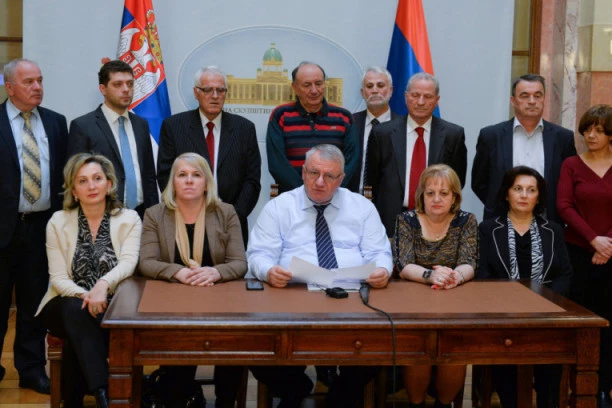 RADIKALI SE MUNJEVITO OGLASILI: Poslali HITNO saopštenje, u pitanju su nacionalni interesi!