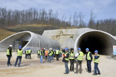 (FOTO) TUNEL na deonici Koridora 11 Lajkovac - Ljig PROBIJEN danas