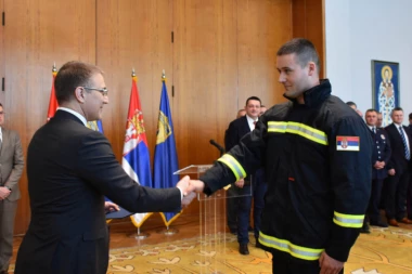 Nebojša Stefanović se sastao sa vatrogascima