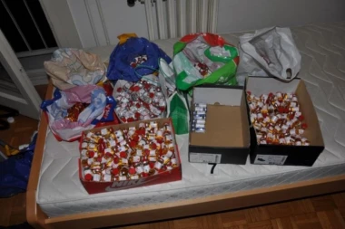 PALA ZAPLENA NA CARINI: Pronašli 50 sumnjivih ampula koji vrede 22.000 evra!