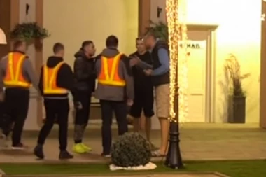 (VIDEO) Janjuš napustio "Zadrugu"! Posle tuče sa Mensurom i nasilja nad Minom, PRODUKCIJA donela odluku!