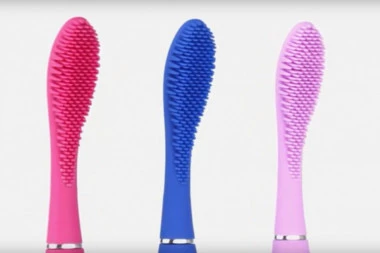 ČETKICA ZA ZUBE KOJA PRUŽA EMOTIVNU PODRŠKU?!