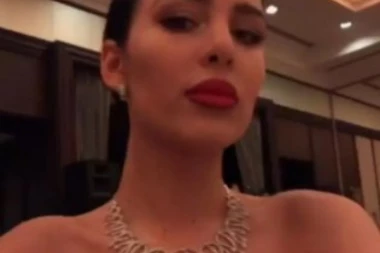 (FOTO) ANASTASIJA SLIKOM IZ DETINJSTVA RAZNEŽILA FANOVE!