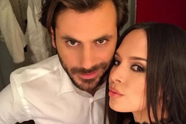 MALO VULGARNO? Stjepan je Rozgu zamenio njom, A PIJANISTKINJA SE SADA SKINULA GOLA!