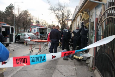 (VIDEO) Zaustavite ovo ludilo! Vozio je auto-putem, a sekund kasnije nije video ništa pred sobom