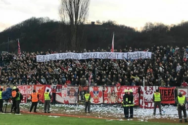 SRBIJA ŽALI SA RUSIJOM: "Delije" istakle transparent posvećen žrtvama požara u Kemerovu