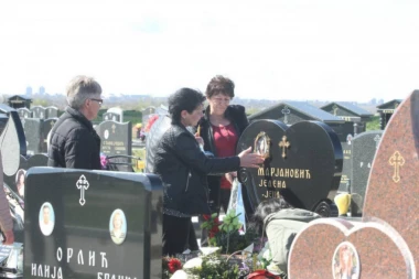 SKANDAL na pomenu nastradaloj pevačici: Jelenini i Zoranovi rođaci se izbegavali