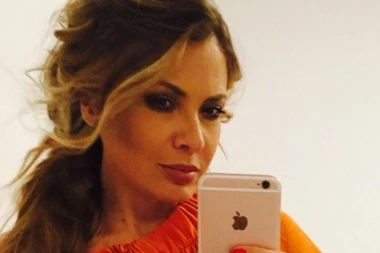 Popularna voditeljka na TV ekranu blista, A EVO KAKO IZGLEDA BEZ ŠMINKE