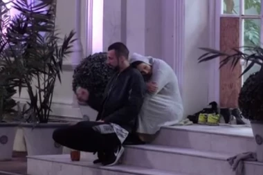 ĐEKSON ZAVRŠIO KOD ANDRIJANE U KREVETU!