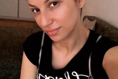 RADA RASPRODAJE ZEMLJIŠTE: Pevačica zbog krize prodaje dva imanja za 15.000 evra!