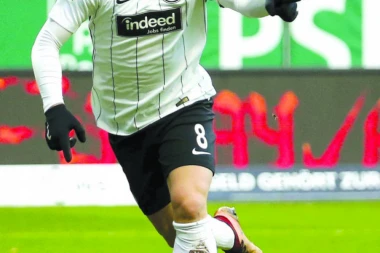 Ajntraht ne propušta šansu da kupi Jovića