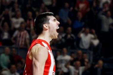 (FOTO) Zvezda pregazila Mornar u prepunom Pioniru