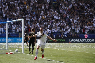 (FOTO) Bog Zlatan poželeo dobrodošlicu kralju Džejmsu!