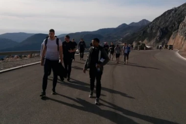 (FOTO) Crno-beli košarkaši uzbrdo peške na utakmicu sa Lovćenom