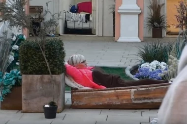 Sahranili živu Milicu Dugalić: UPALILI JOJ SVEĆU I ODRŽALI OPELO