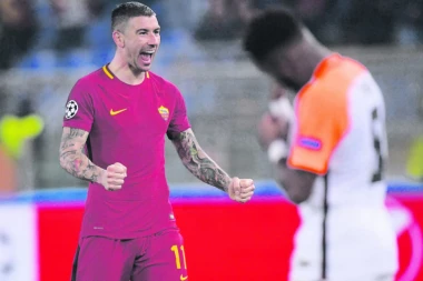 Kolarov pogodio, ali Roma ne ume ni sa DVA IGRAČA VIŠE!