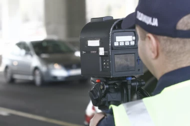 Da li bi tako smeo kod Orbana?! Mađar divljao na auto-putu preko 200km/h, a onda je policiji smislio neverovatan izgovor