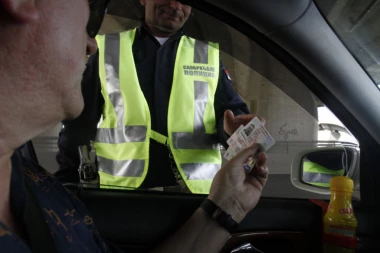 VOZAČI, PAMET U GLAVU: Policija lovi prekoračenje brzine!
