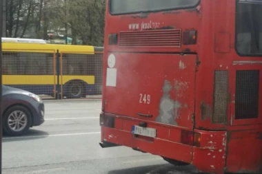 UŽAS U RAKOVICI: Manijak napastvovao devojčicu u autobusu