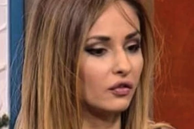 Učesnica rijalitija u Sarajevu dobila batine od pevačice! Se*si Sandra: Napala me je i molila da mi liže noge, šutnula sam je u glavu!